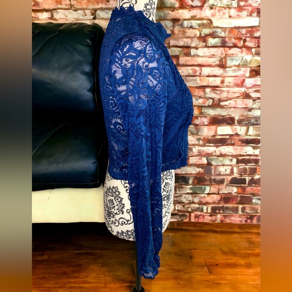 SHEIN Privé Guipure Lace Insert Flounce Sleeve Blouse- Small - Picture 2 of 8